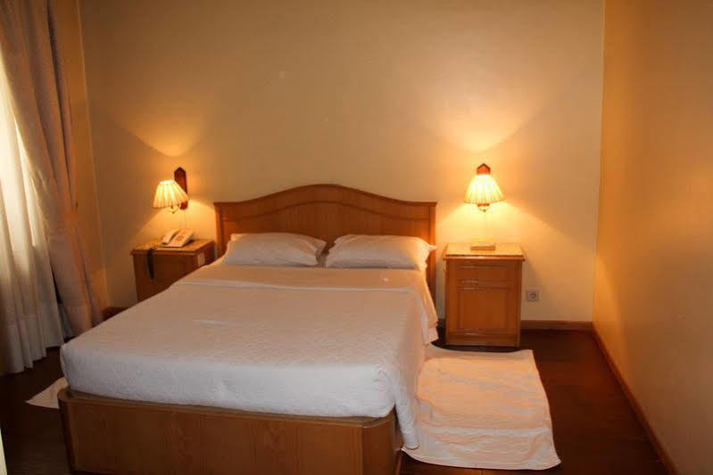 Portucalense Bed & Breakfast Порто Екстериор снимка